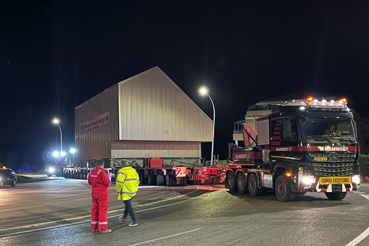 2nd night of transport for 440-tonne vacuum vessel sector